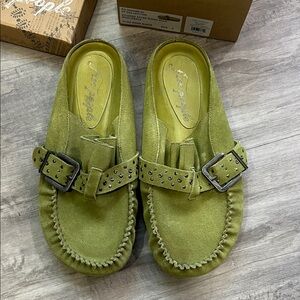 Free People studded after riding  mule size 9 Green Suede Mules with Buckle